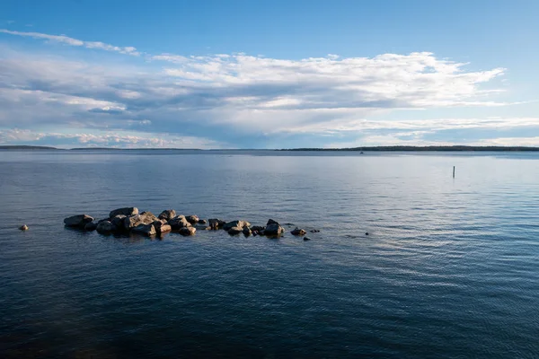 半島ホルンズランデットの東スウェーデンのボスニア湾の美しい海の光景 — ストック写真