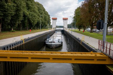 Sluice Delden, Hollanda 'nın Twente bölgesinde su seviyesi farkını 6 metreye indirmek için yapılan yirminci kanalda Wiene kanalı olarak da bilinir.