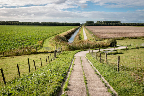 Милль-польдер возник в XVIII веке под названием laufzeemolenpolder в провинции Мбаппе, в области Ноордерзийешт, Нидерланды