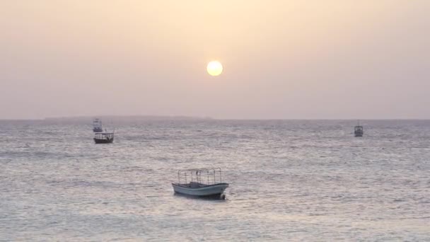 Small boats swing on the ocean waves — Stock Video