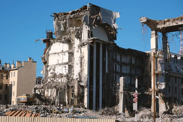 Edificio excavadora hidráulica desmantelamiento Imagen de archivo