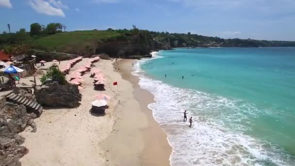 Piaszczysta plaża Dreamland i lazurowy ocean — Wideo stockowe
