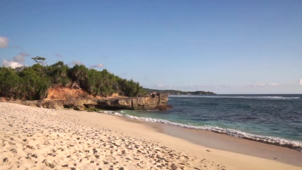 Beautiful beach without people picturesque lagoon — Stock Video