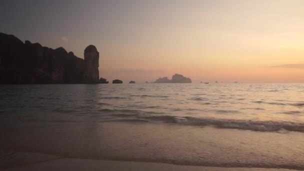 Ao Nang beach in the province of Krabi at sunset. — Stock Video