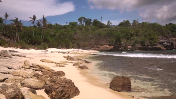 Spiaggia paradisiaca senza persone in laguna segreta — Video Stock