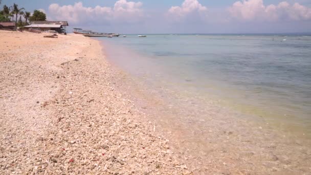 ヌサ・レンボンガンの人々がいない美しいビーチ — ストック動画