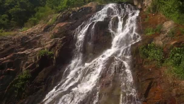 Cascade waterfall in picturesque jungle rainforest — Stock Video