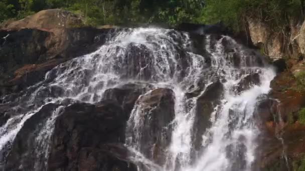 Cascade waterfall in picturesque jungle rainforest — Stock Video