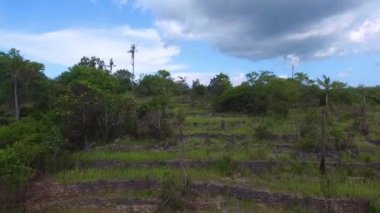 panoramik bir görünüme doğru bir çağlayan tepe üzerinde rulo