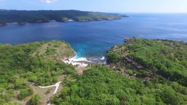 Lagune tropicale plage secrète avec complexe de luxe 