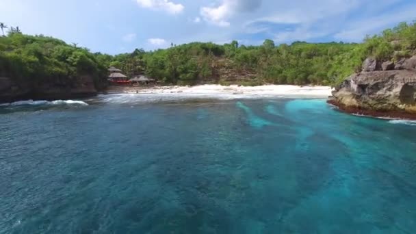 Lüks villa ve tatil köyleri ile güzel plaj — Stok video