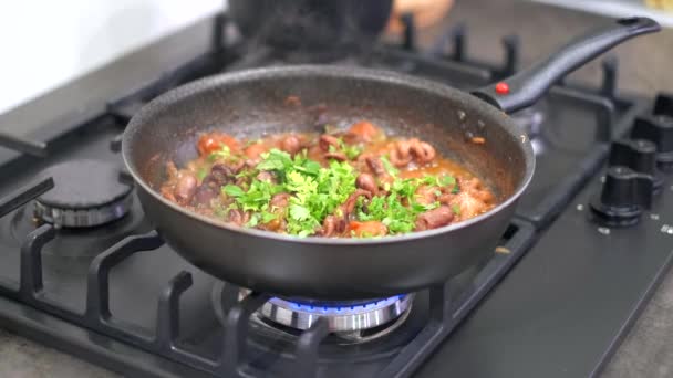 Woman drops greens and parsley to the seafood dish — Stock Video