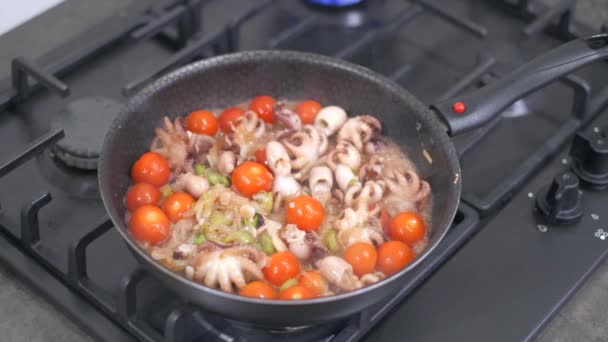 Stir fried baby octopus and vegetables in hot pan — Stock Video