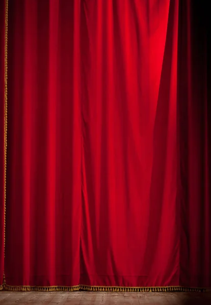 Κλειστή Κουρτίνα Κόκκινη Σκηνή Ενός Θεάτρου — Φωτογραφία Αρχείου