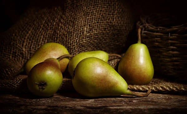 Fresh Thigh Pears Wooden Rustic Table Jute Background — Stock Photo, Image