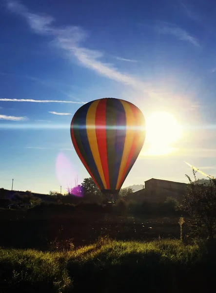 Palloni Aerostatici Colorati Che Decollano Con Luce Del Sole Alle — Foto Stock