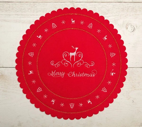 Kırmızı Kumaş Bez Veya Merry Christmas Metin Ile Tablemat Beyaz — Stok fotoğraf