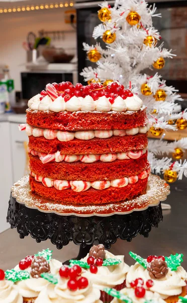 Foto Van Kerstmis Snoep Red Velvet Cake Peperkoek Cupcake — Stockfoto