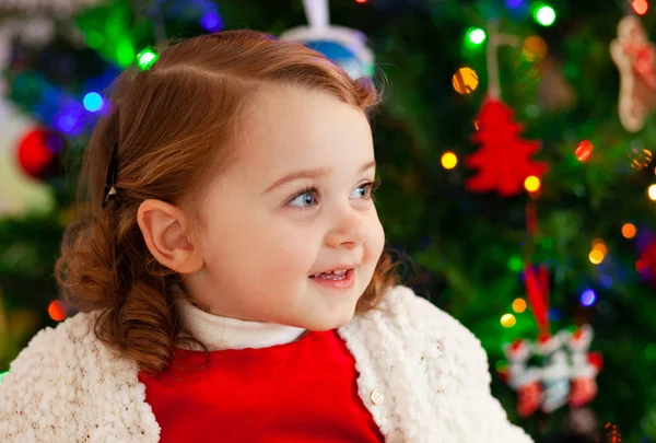 Portrét Krásné Malé Dítě Červenými Šaty Vánočního Stromu — Stock fotografie