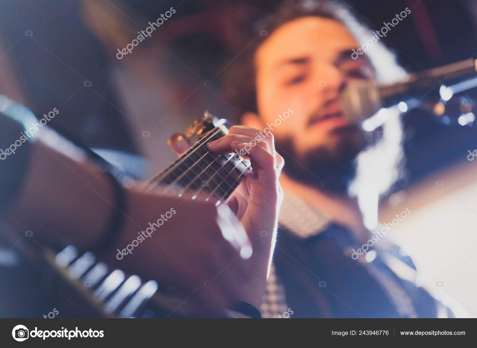 Крупный План Рук Играющих Классической Гитаре Селективный Фокус.