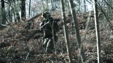 Empoli, Italya-24 Şubat 2019: Kara Kafatası askerleri ekibi. Airsoft, katılımcıların çoğaltma hava silahları ile başlatılan küresel Plastik mermiler ile rakiplerini vuracağı bir spordur..