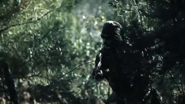 意大利恩波利 2019年2月24日 黑头骨士兵队 空软是一项运动 参与者用通过仿制空气武器发射的球形塑料射弹射击对手 — 图库视频影像
