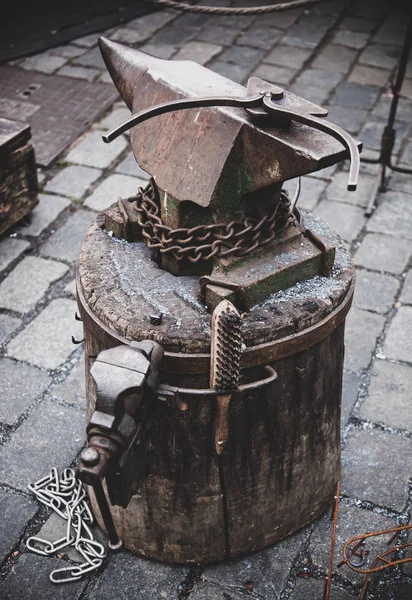 Authentic anvil of the blacksmith — Stock Photo, Image