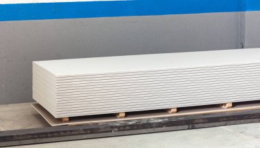 Beyaz alçı panel istifleme