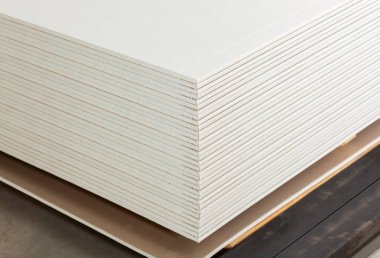 Beyaz alçı panel istifleme