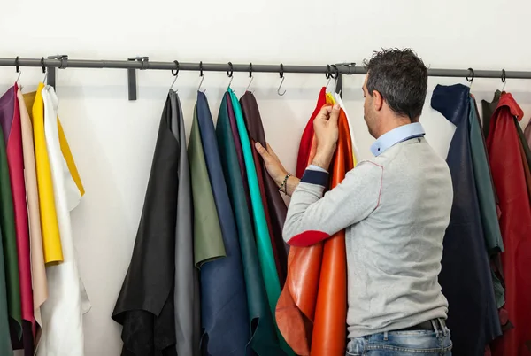 Shoemaker choose the leather for shoes. — Stock Photo, Image