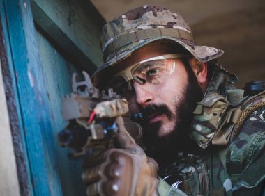 Airsoft askeri oyunu