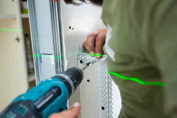 Worker building plasterboard wall. — Stock Photo, Image