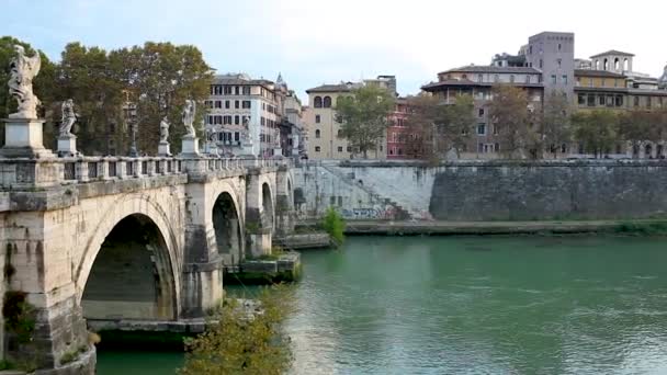 Puente Antiguo Llamado Ponte Sisto Roma Italia Río Tíber — Vídeo de stock