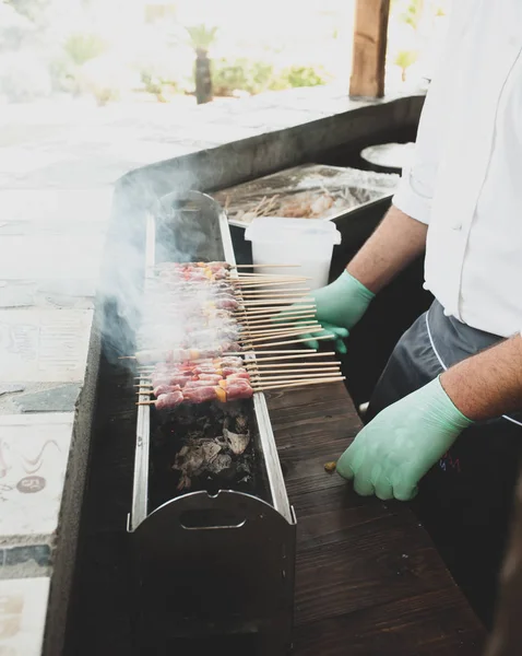 Brochettes avec viande d'agneau cuite grillée — Photo