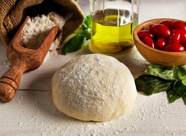 ev yapımı pizza için malzemeler