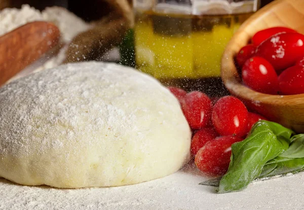 Ingredients for homemade pizza — Stock Photo, Image