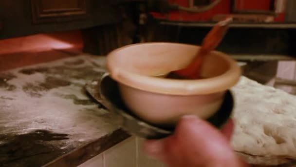 Włoska Piekarnia Tradycyjna Produkcja Chleba Schiacciata Piecem Drewno — Wideo stockowe