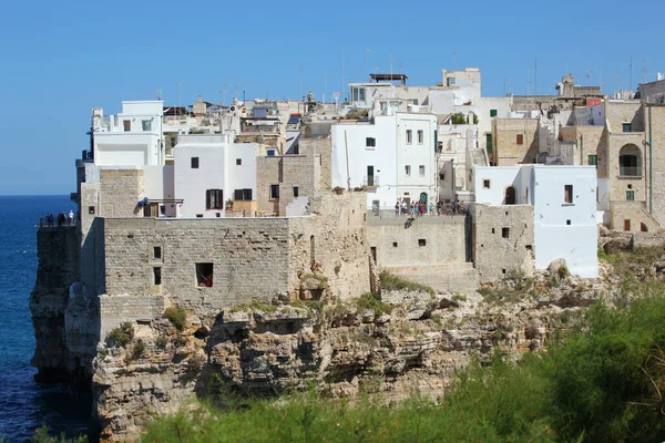 Polignano Mare Talya Ağustos 2014 Adriyatik Denizi Nin Kayalıklarında Bir — Stok fotoğraf