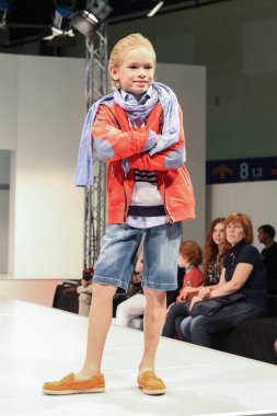 Moskova-Eylül 8: Belediye Başkanlığı giyim koleksiyonu moda endüstrisinin, koleksiyon Moskova, Premiere 8 Eylül 2012 tarihinde Cpm Moskova Uluslararası fuarında