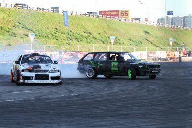 Moskova - 26 Ağustos 2016: Drift Yarışması Moskova Uluslararası Otomobil salon, Mias. Kamu-olay.