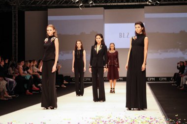 Moskova - 1 Eylül 2016: Blz giyim koleksiyonu moda endüstrisinin Collection Premiere Moskova BGBM Uluslararası fuarında.