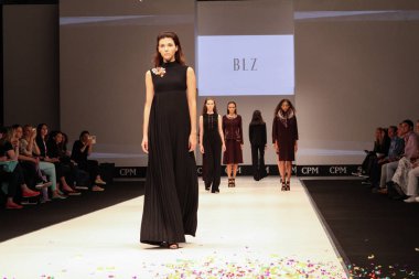Moskova - 1 Eylül 2016: Blz giyim koleksiyonu moda endüstrisinin Collection Premiere Moskova BGBM Uluslararası fuarında.