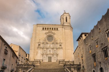 Girona Katedrali, Ayrıca Girona Saint Mary Katedrali olarak da bilinir. Game of Thrones'un çekim yeri. Catalonia. İspanya.