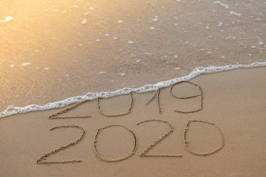 Yazıt 2019 ve 2020 plaj kum, dalga kapsayan 2019 rakamları. Yeni Yıl 2020 geliyor kavramı
