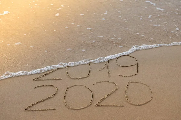 Yazıt 2019 ve 2020 plaj kum, dalga kapsayan 2019 rakamları. Yeni Yıl 2020 geliyor kavramı