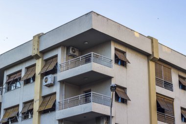 Yakın çekim köşe shot, Türkiye'de şehirde bina modern beton