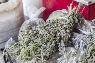 Yunanistan, Lesvos adasında satış için Akdeniz kahvaltı masasında kurutulmuş kekin yakın çekim detay çekim