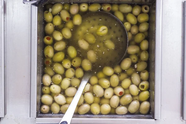 metal kutu, Türk sokak ın Bazaarı lezzetli zeytin