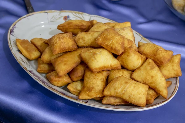 Primer Plano Para Pequeños Panqueques Turcos Placa Porcelana Blanca — Foto de Stock