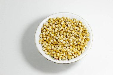 Birden çok Mısır tohumları küçük beyaz Kupası'nda en iyi atış